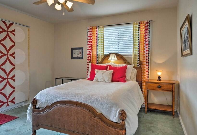 Austin Home W/ 2 Furnished Decks & Lake Views