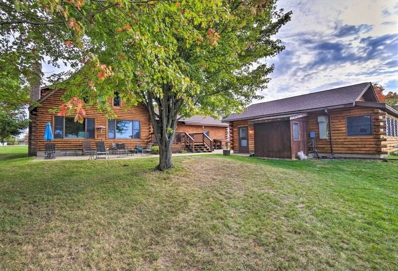 Beachfront Lake Michigan Log Cabin With Sauna!