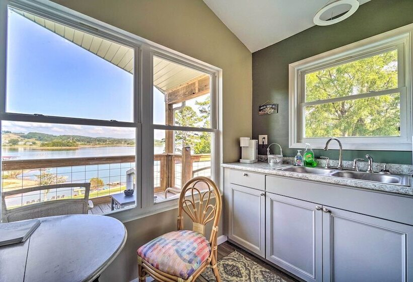 Bean Station Cottage: Unobstructed Lake Views