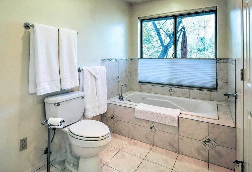 Beautiful Cabin W/ Deck On East Verde River!