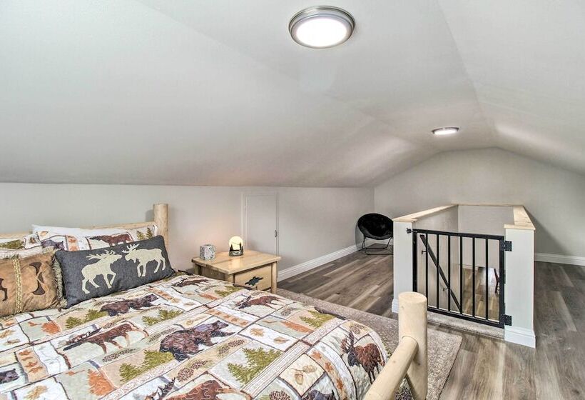 Game Room & Wooded Views: Pinetop Cabin!