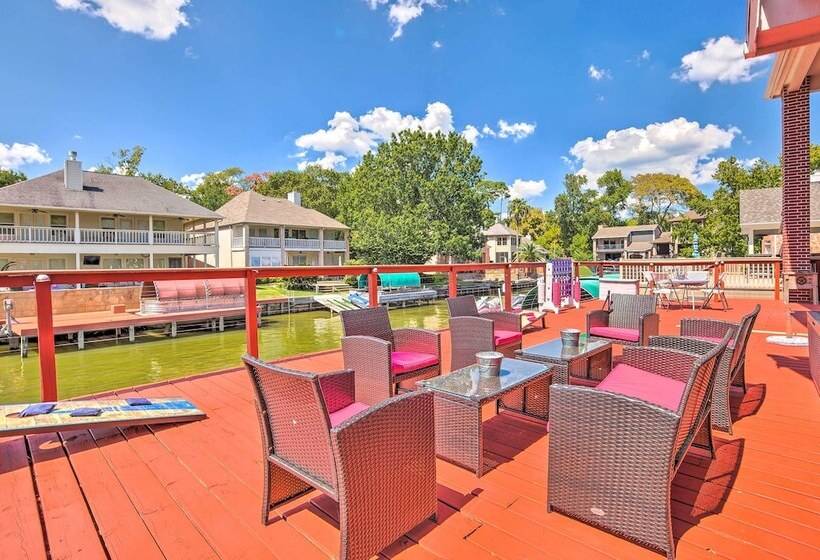 Beautiful Montgomery Home W/ Lakefront Deck!