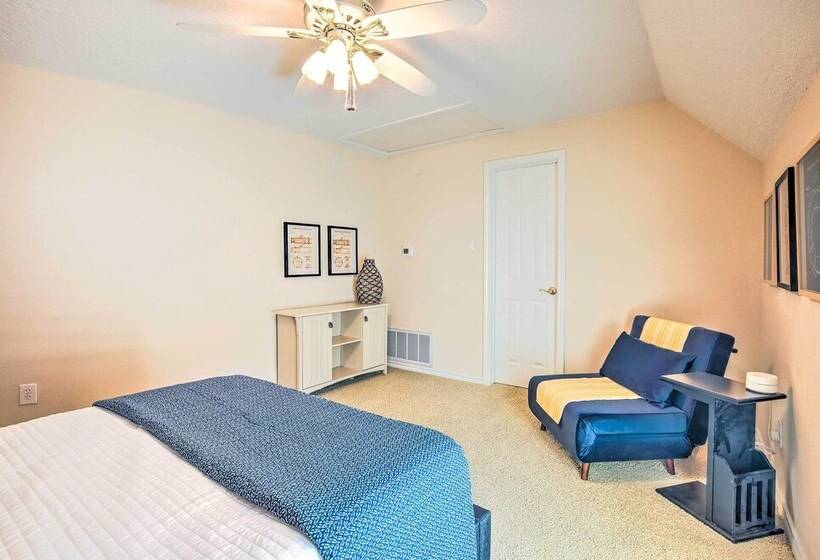 Beautiful Montgomery Home W/ Lakefront Deck!