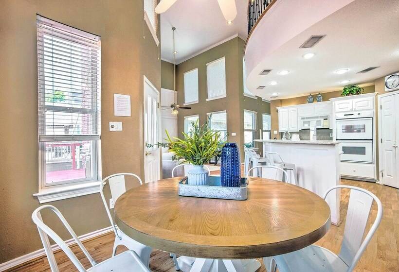 Beautiful Montgomery Home W/ Lakefront Deck!