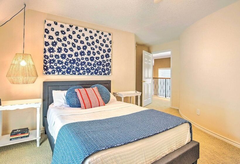 Beautiful Montgomery Home W/ Lakefront Deck!