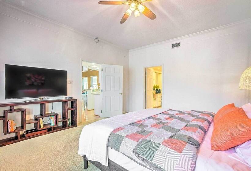 Beautiful Montgomery Home W/ Lakefront Deck!