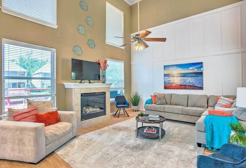 Beautiful Montgomery Home W/ Lakefront Deck!