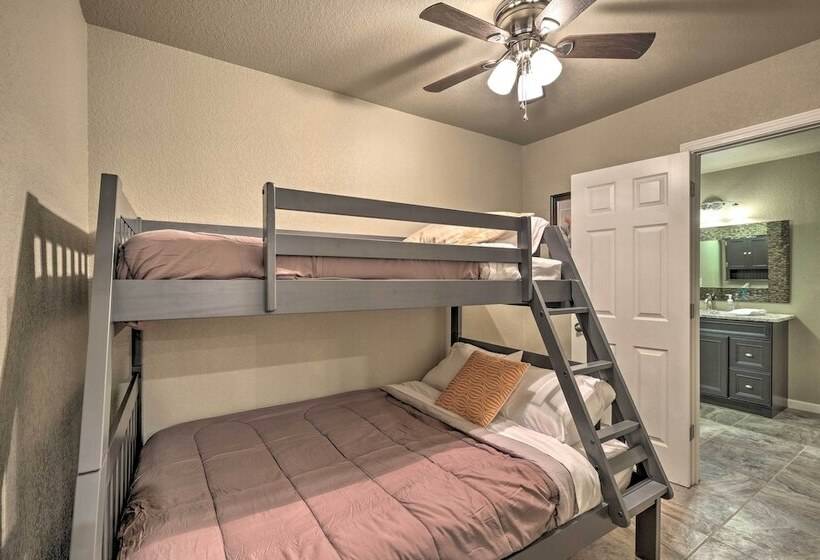 Waterfront Beaver Lake Hideaway W/ Kayaks & More!