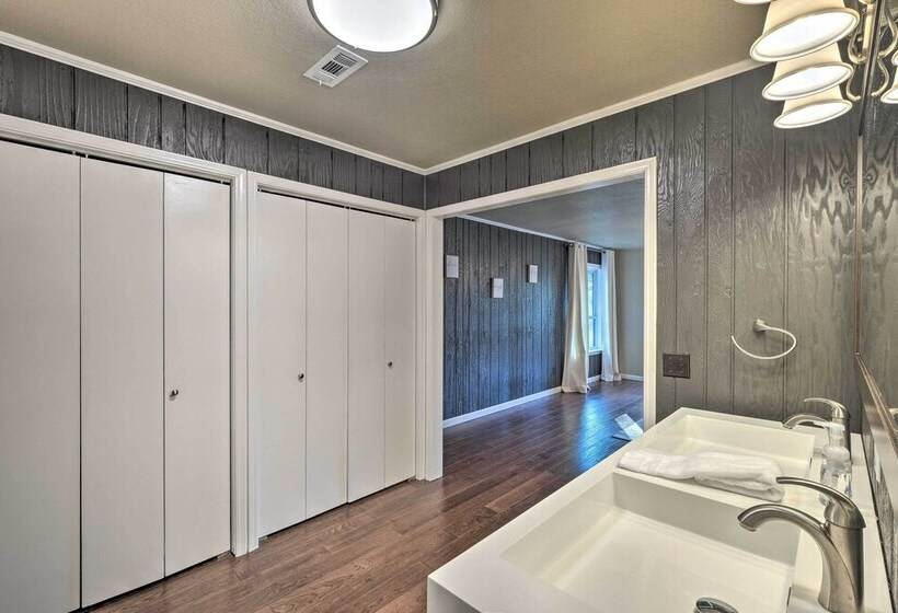 Waterfront Beaver Lake Hideaway W/ Kayaks & More!