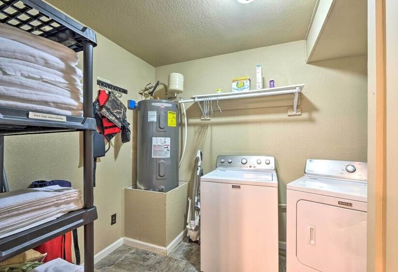 Waterfront Beaver Lake Hideaway W/ Kayaks & More!