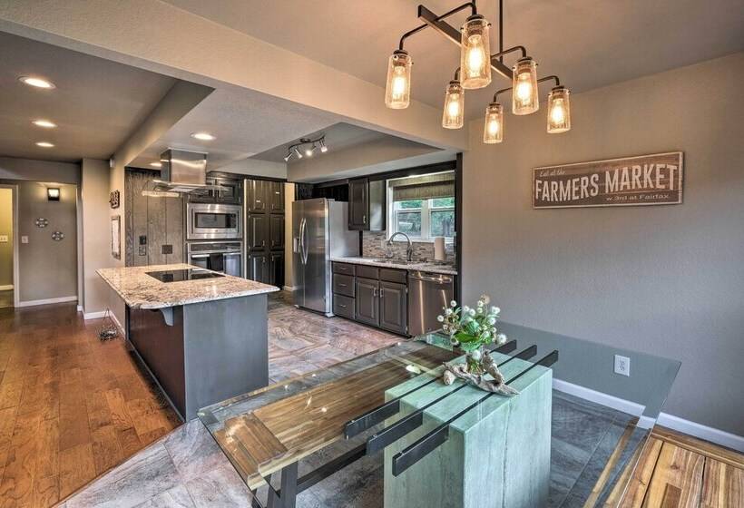 Waterfront Beaver Lake Hideaway W/ Kayaks & More!