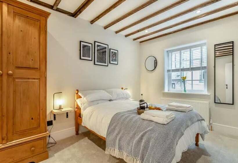 Cottage In The Heart Of The Peak District