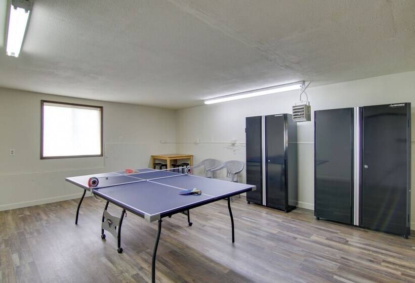 Bozeman Home On 11 Acres W/ Mountain Views!