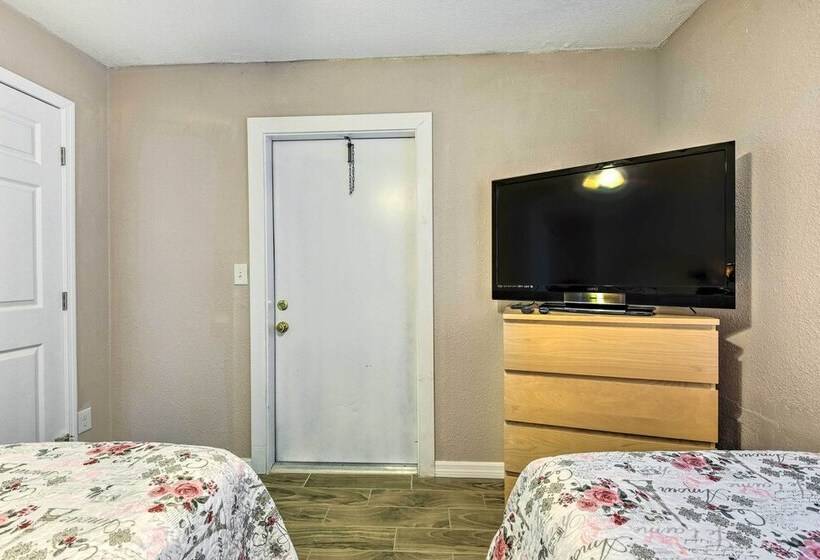 Spacious Bradenton Duplex, 10 Mi To Coquina Beach!