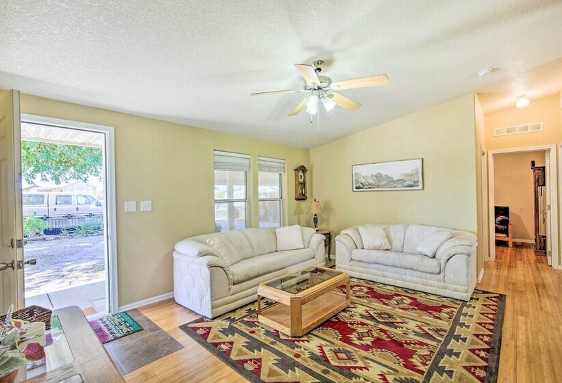 Bright Yuma Home W/ Spacious Yard & Patio!