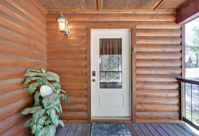 Broken Bow Cabin W/ Hot Tub & Fire Pit, Near Lake!