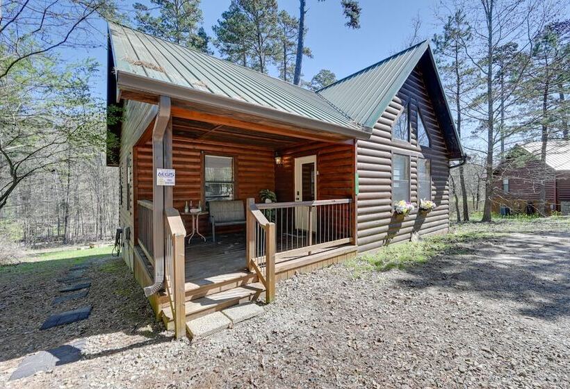 Broken Bow Cabin W/ Hot Tub & Fire Pit, Near Lake!