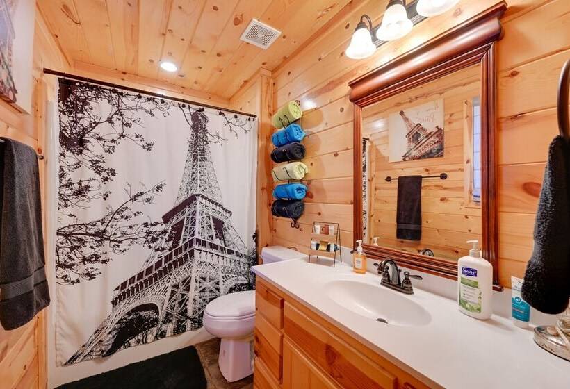 Broken Bow Cabin W/ Hot Tub & Fire Pit, Near Lake!