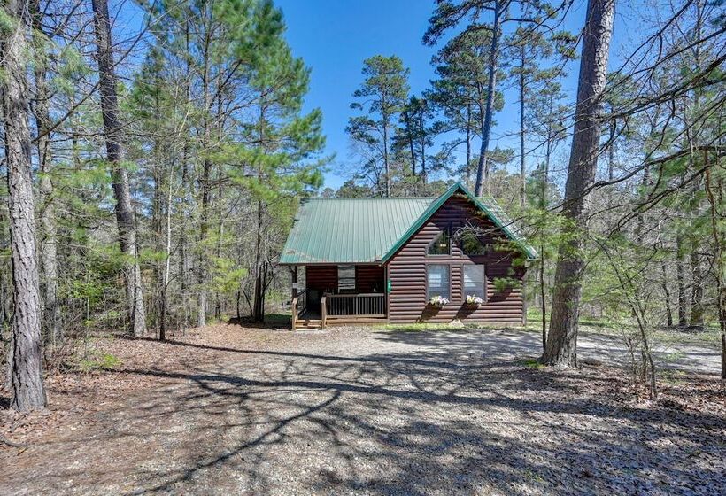 Broken Bow Cabin W/ Hot Tub & Fire Pit, Near Lake!