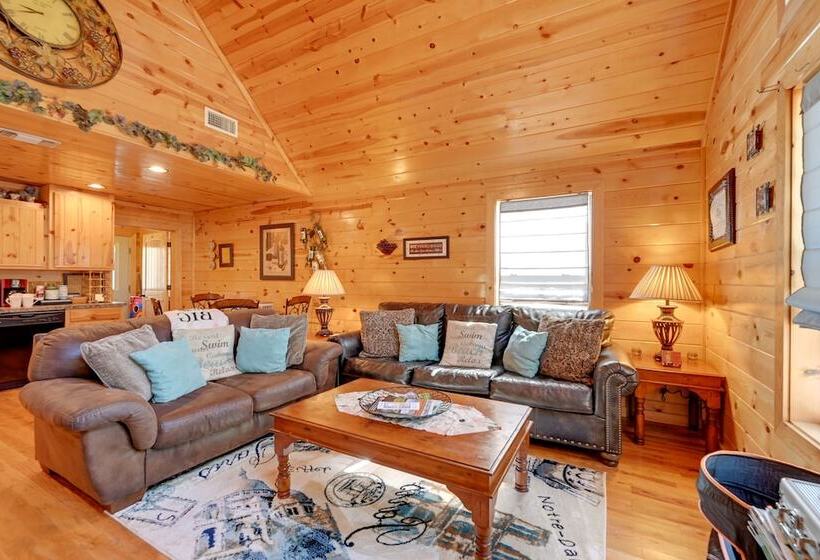 Broken Bow Cabin W/ Hot Tub & Fire Pit, Near Lake!