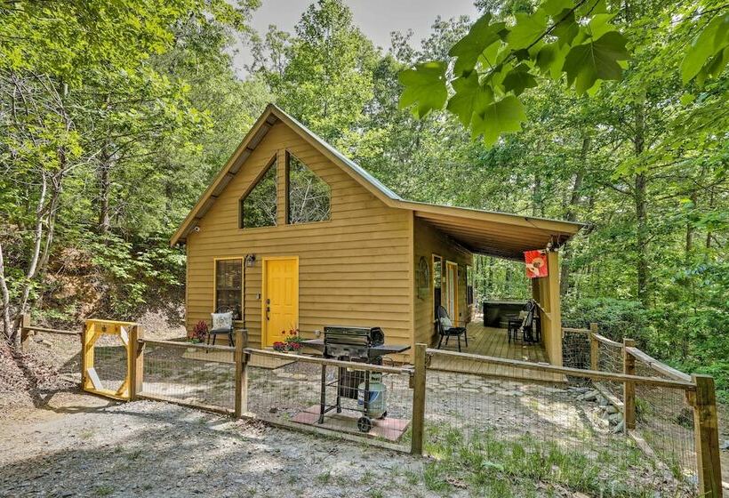 Bumblebee Cottage Murphy Retreat W/ Hot Tub