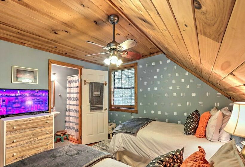 Bumblebee Cottage Murphy Retreat W/ Hot Tub