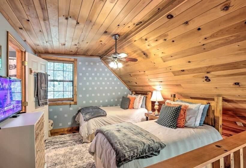 Bumblebee Cottage Murphy Retreat W/ Hot Tub