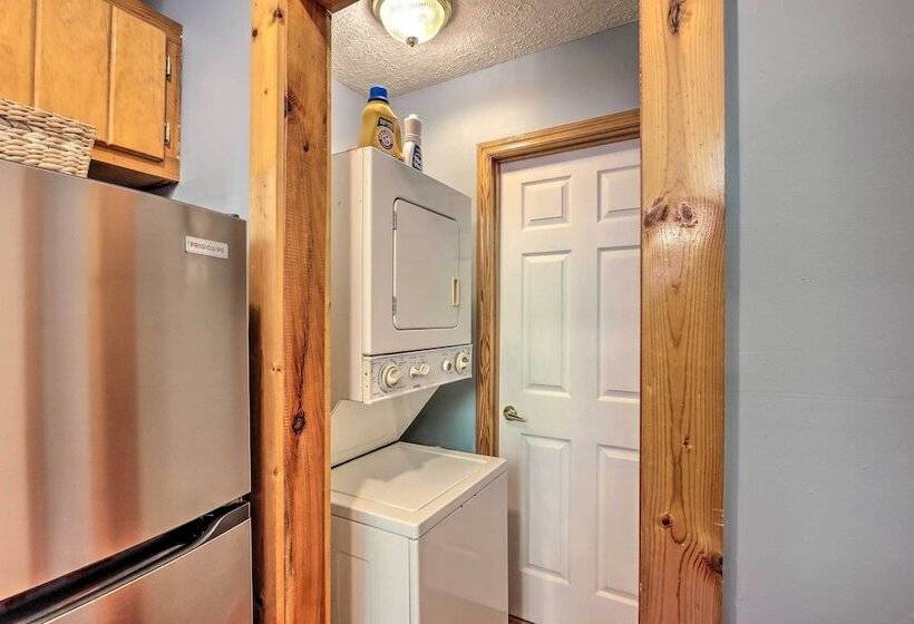 Bumblebee Cottage Murphy Retreat W/ Hot Tub