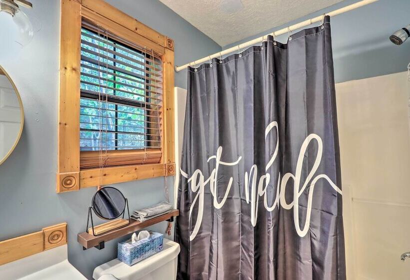 Bumblebee Cottage Murphy Retreat W/ Hot Tub