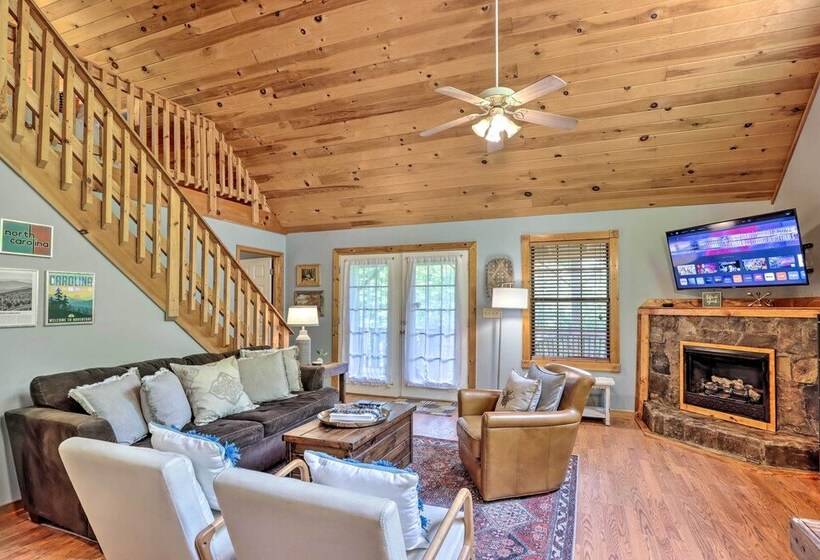 Bumblebee Cottage Murphy Retreat W/ Hot Tub