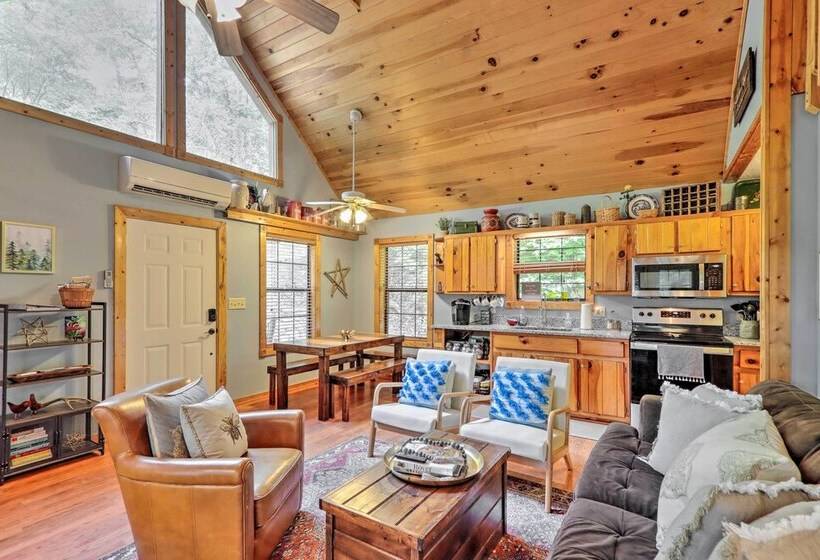 Bumblebee Cottage Murphy Retreat W/ Hot Tub