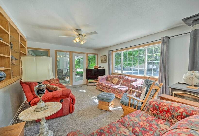 Caldwell Country Home On Quiet Acreage