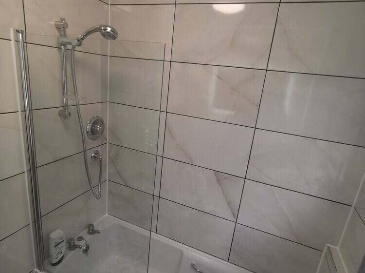 Charming 4 Bed Cottage In Hayling Island Hot Tub