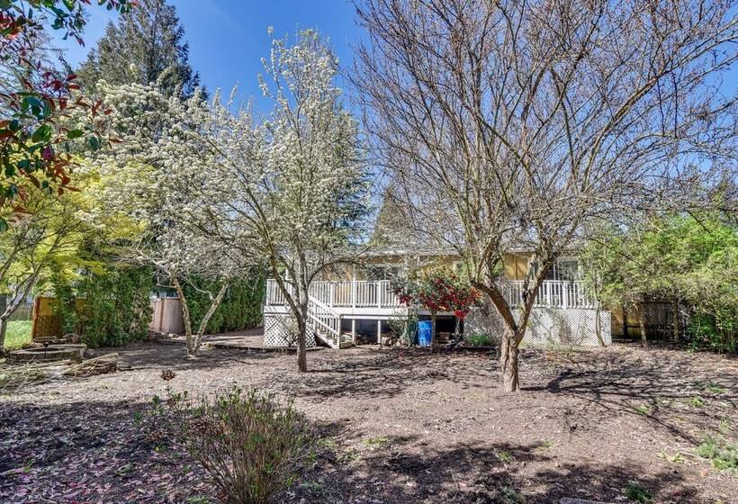 Charming Aloha Vacation Rental, 12 Mi To Portland!