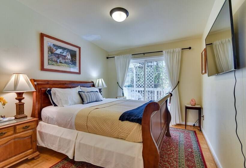 Charming Aloha Vacation Rental, 12 Mi To Portland!