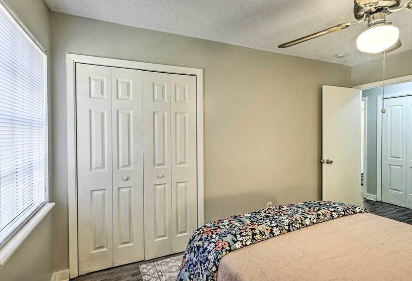 Charming Brandon Home W/ Deck, Charcoal Grill