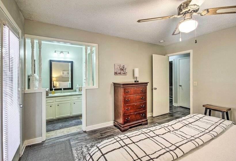 Charming Brandon Home W/ Deck, Charcoal Grill