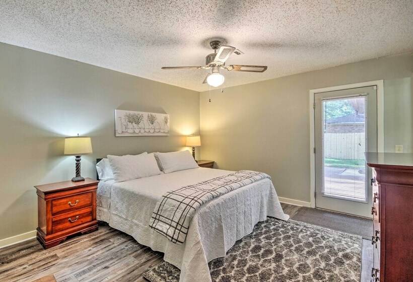 Charming Brandon Home W/ Deck, Charcoal Grill