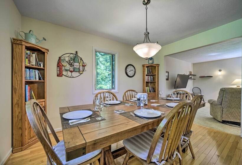 Brevard Retreat ~ 3 Mi To Downtown!