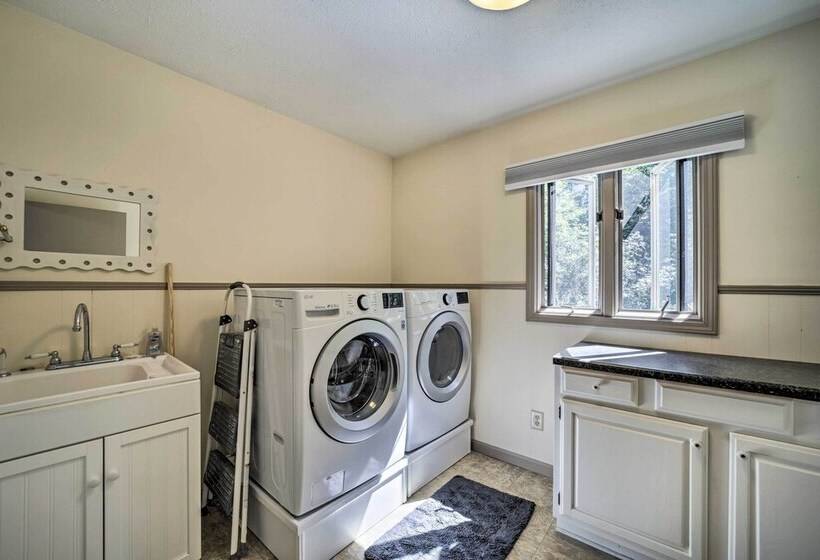 Brevard Retreat ~ 3 Mi To Downtown!