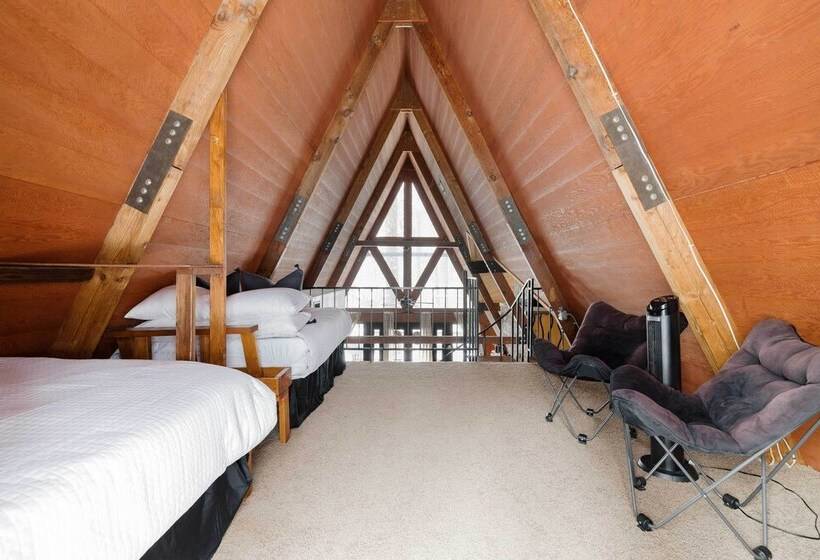 Pet Friendly Pine Cabin W/ Hot Tub & Fire Pit!