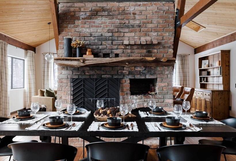 Pet Friendly Pine Cabin W/ Hot Tub & Fire Pit!