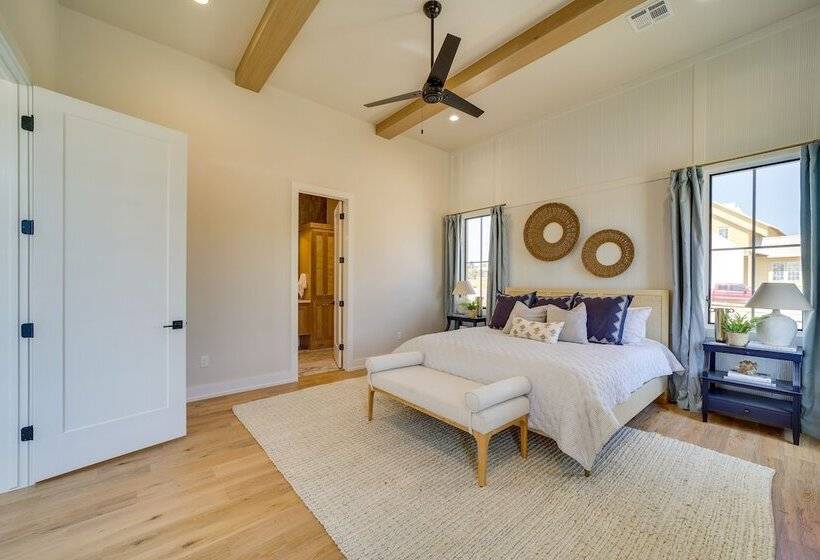 Charming Carlton Landing Home: Walk To Lake!