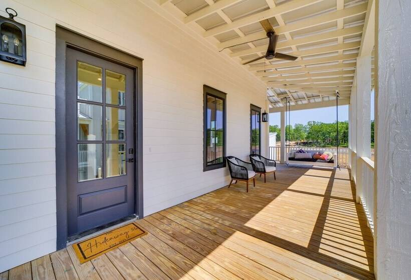 Charming Carlton Landing Home: Walk To Lake!