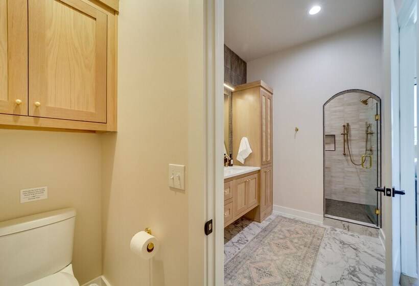 Charming Carlton Landing Home: Walk To Lake!