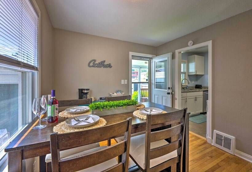 Charming Charleston Home W/ Yard & Fire Pit!