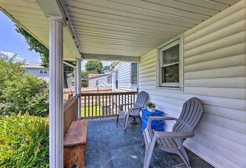 Charming Charleston Home W/ Yard & Fire Pit!