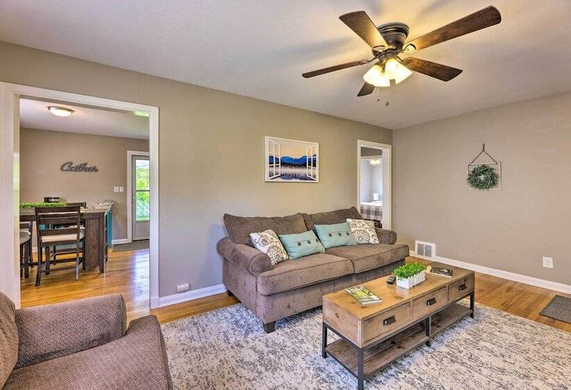 Charming Charleston Home W/ Yard & Fire Pit!