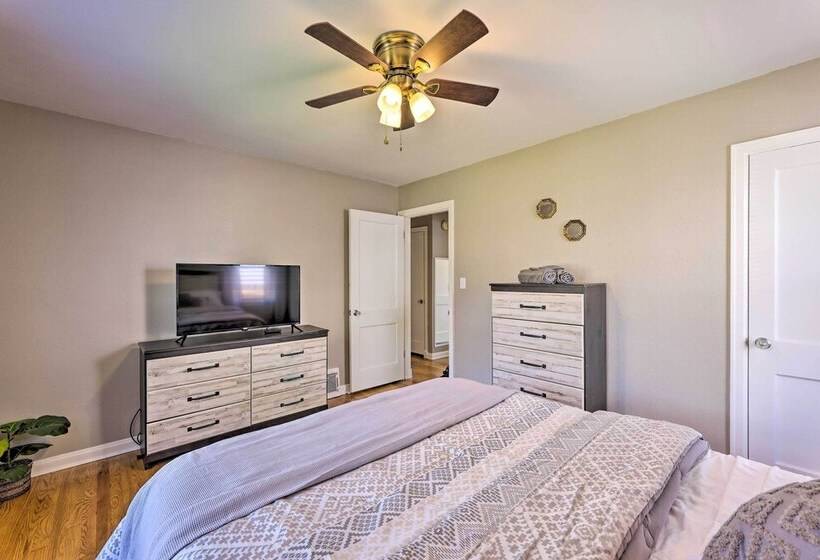 Charming Charleston Home W/ Yard & Fire Pit!