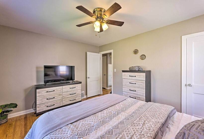 Charming Charleston Home W/ Yard & Fire Pit!